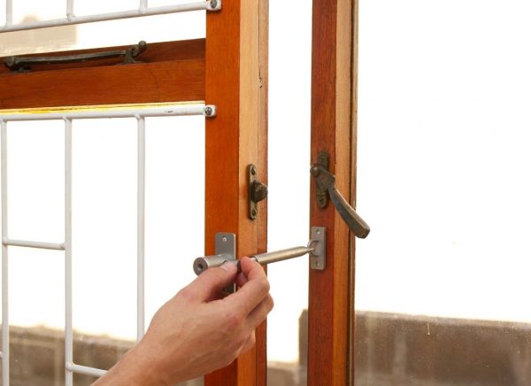 home-security-option-for-homeowner-locklatch